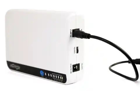 ⁨Gembird EG-UPS-DC18 UPS for DC devices, 12 or 15 V, 18 W, white⁩ at Wasserman.eu