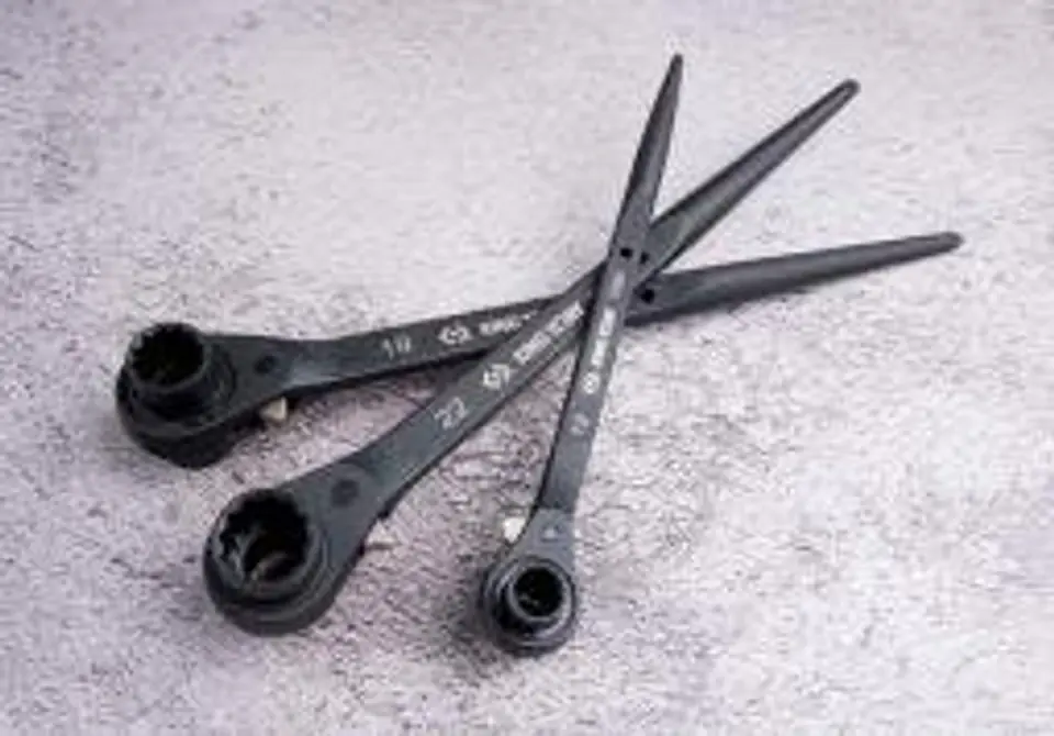 ⁨DWUSTRONNY KLUCZ NASADKOWY Z GRZECHOTKĄ 14x15mm, DŁ. 280mm King Tony⁩ w sklepie Wasserman.eu