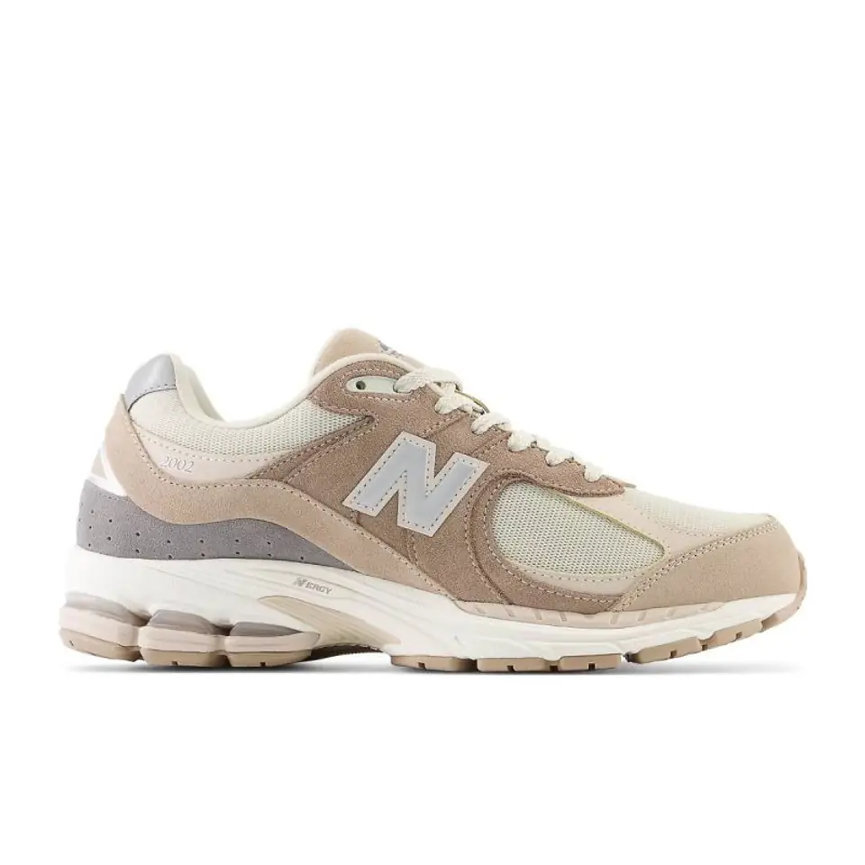 ⁨Buty New Balance U M2002 (kolor Beżowy/Kremowy, rozmiar 44)⁩ w sklepie Wasserman.eu