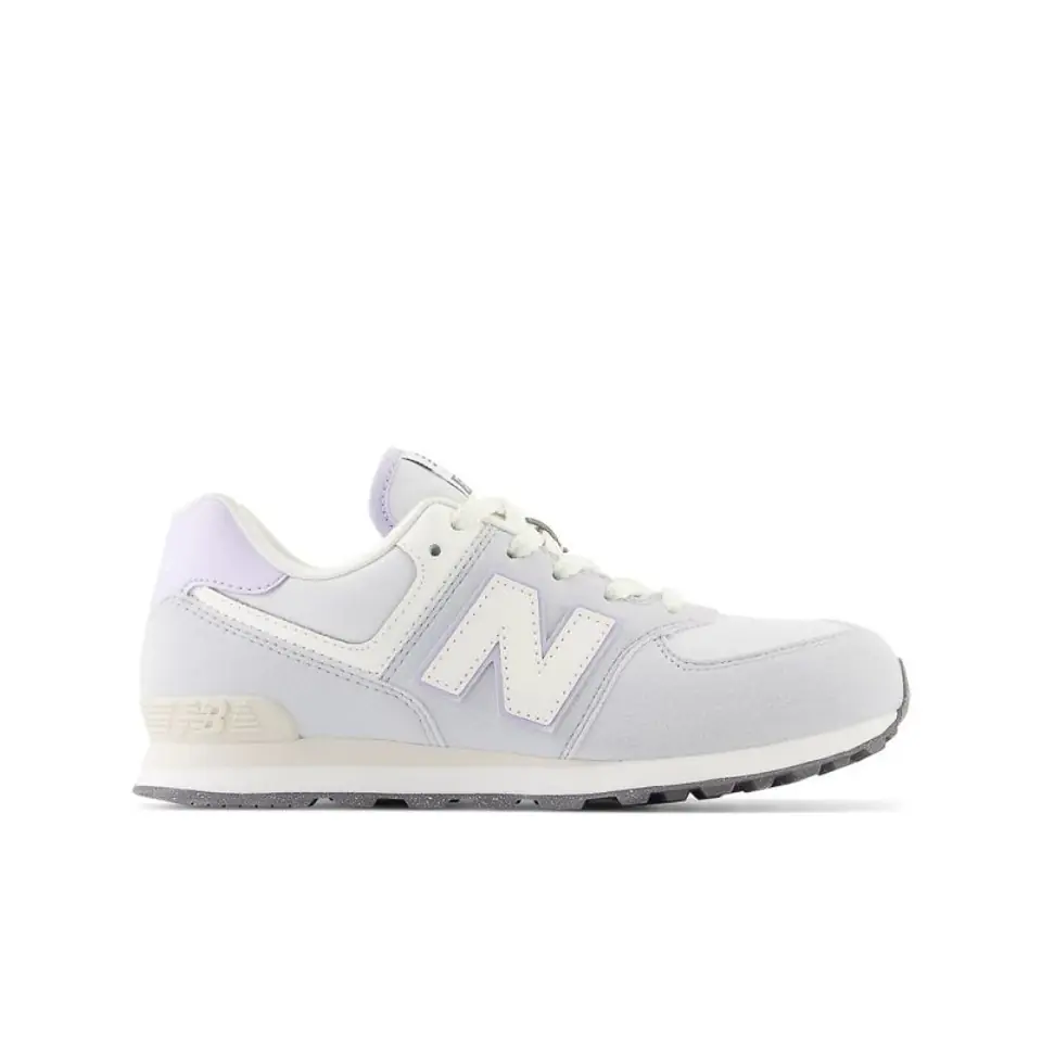 ⁨Buty New Balance Jr GC574 (kolor Szary/Srebrny, rozmiar 40)⁩ w sklepie Wasserman.eu