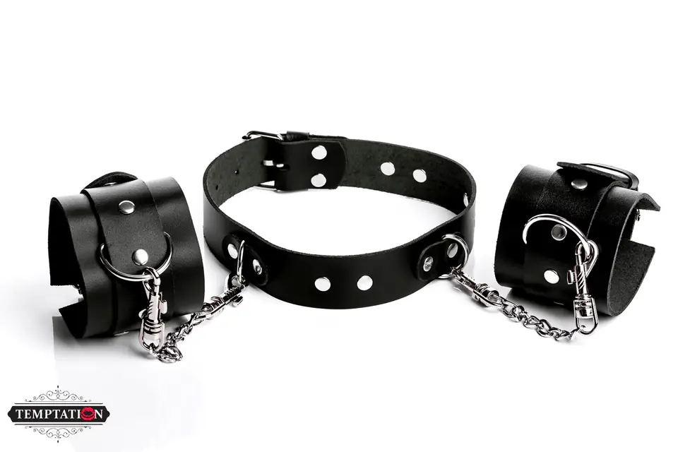 ⁨Narrow collar connected with chains with handcuffs for temptation⁩ at Wasserman.eu