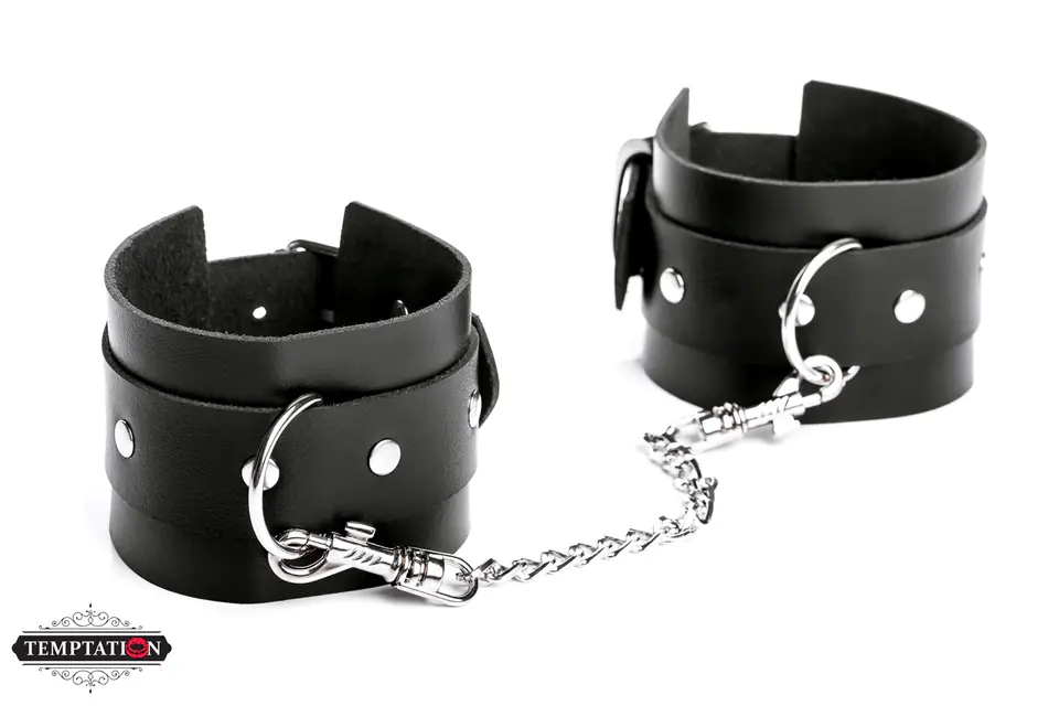 ⁨Legcuffs with Temptation chain⁩ at Wasserman.eu