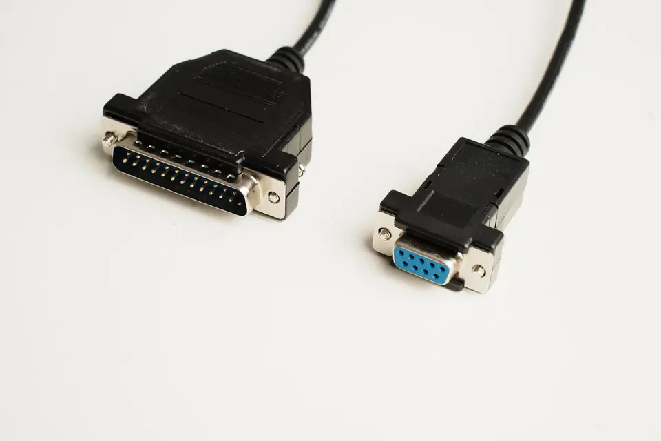 ⁨MicroConnect Serial Cable DB9-DB25 3M  F/M⁩ w sklepie Wasserman.eu