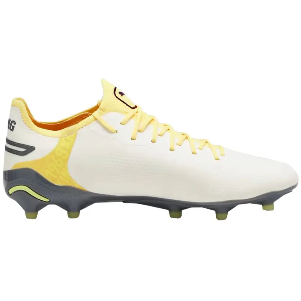 ⁨Buty piłkarskie Puma King Ultimate FG/AG M 107563 (kolor Żółty, rozmiar 40)⁩ w sklepie Wasserman.eu