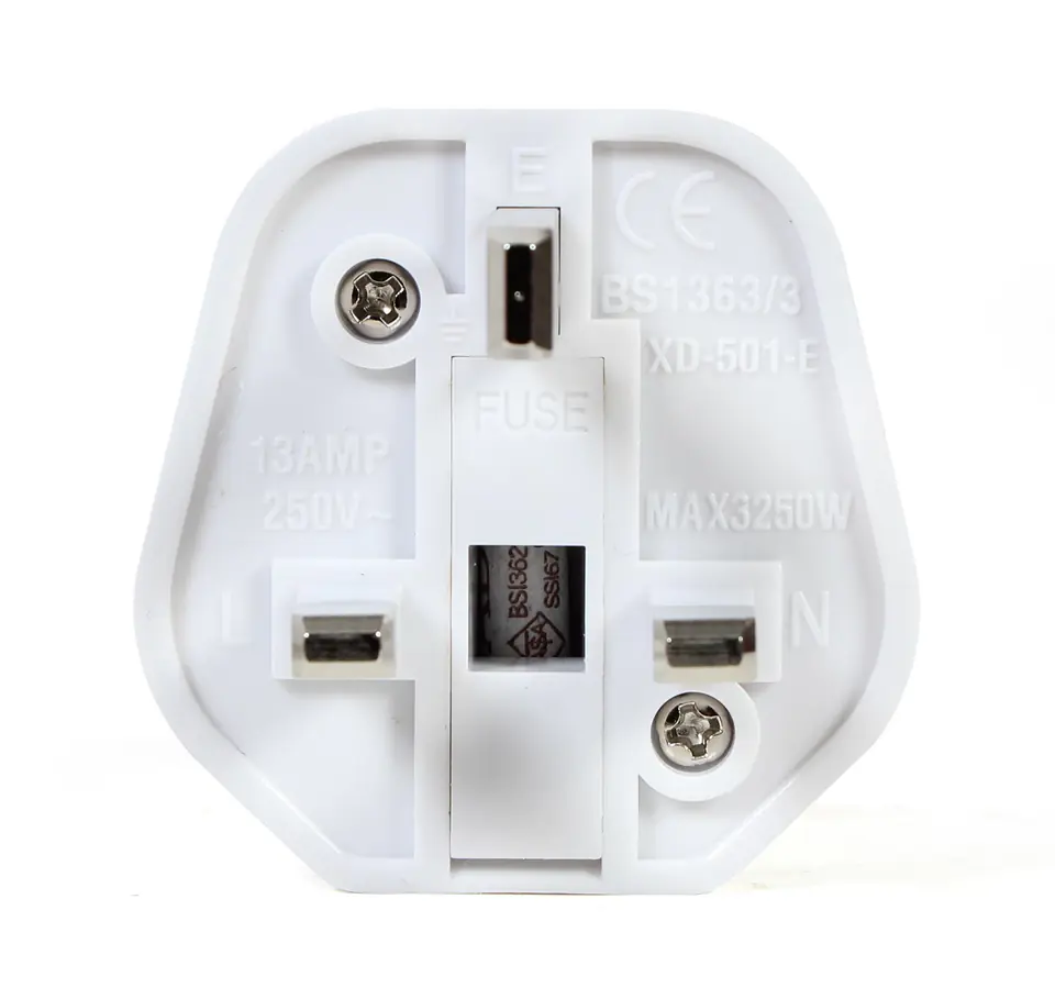 ⁨Gembird A-AC-EUFUKM-01 AC power adapter, EU Schuko socket to UK plug, 13 A⁩ at Wasserman.eu