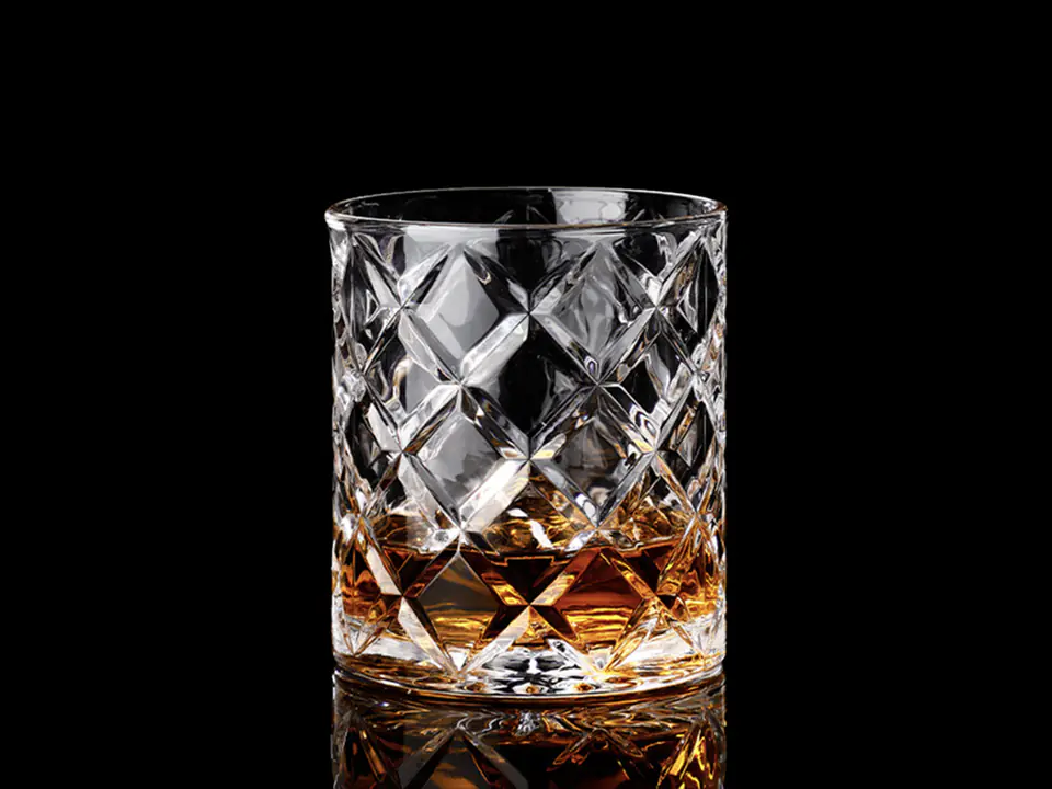 Zestaw 4 szklanek do whisky w sklepie Wasserman.eu