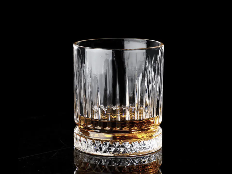 Zestaw 4 szklanek do whisky w sklepie Wasserman.eu