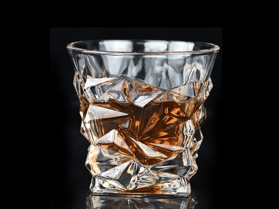Zestaw 4 szklanek do whisky w sklepie Wasserman.eu