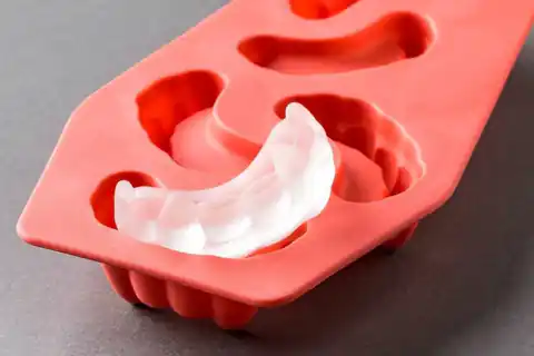 ⁨Ice mold - Vampire's Teeth⁩ at Wasserman.eu