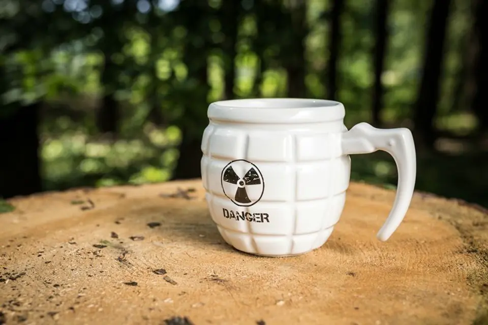 ⁨Mug Pomegranate DANGER White⁩ at Wasserman.eu