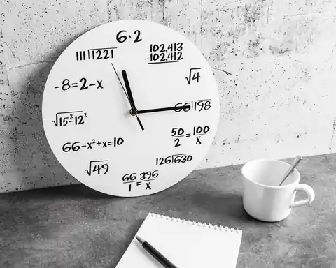 ⁨Zegar matematyka biały⁩ w sklepie Wasserman.eu