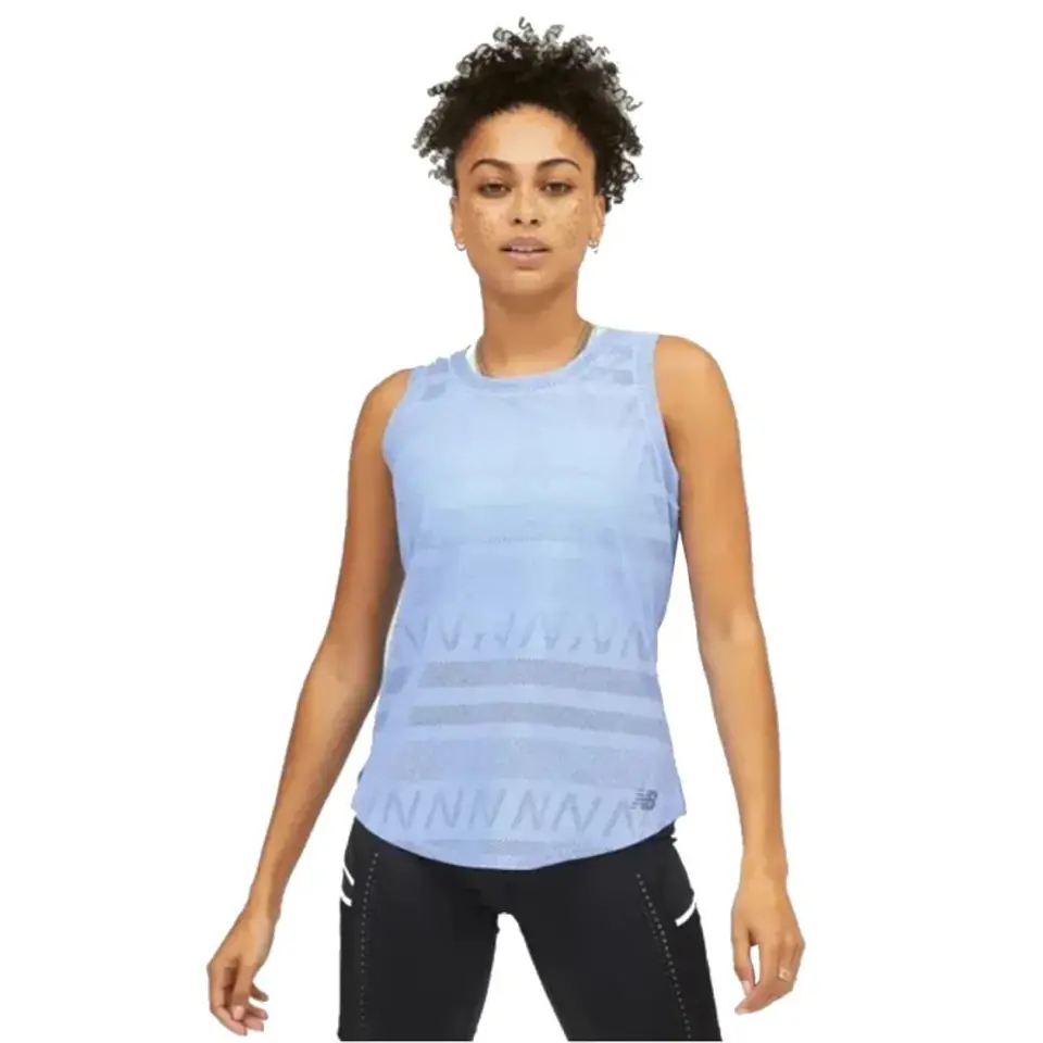 ⁨Koszulka New Balance Q Speed Jacquard Tank W WT132 (kolor Fioletowy, rozmiar XS)⁩ w sklepie Wasserman.eu