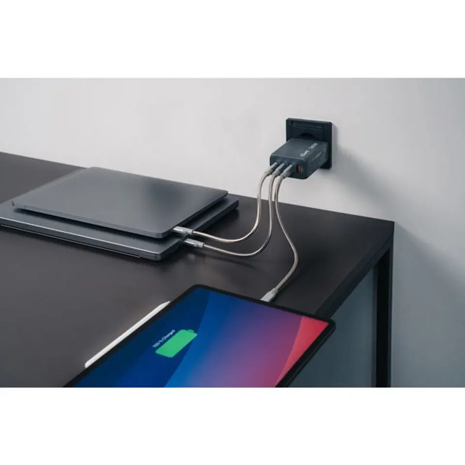 ⁨Ładowarka GaN Verbatim, USB 3.0, USB C, szara, 240 W, wymienne końcówki  C,G,A⁩ w sklepie Wasserman.eu