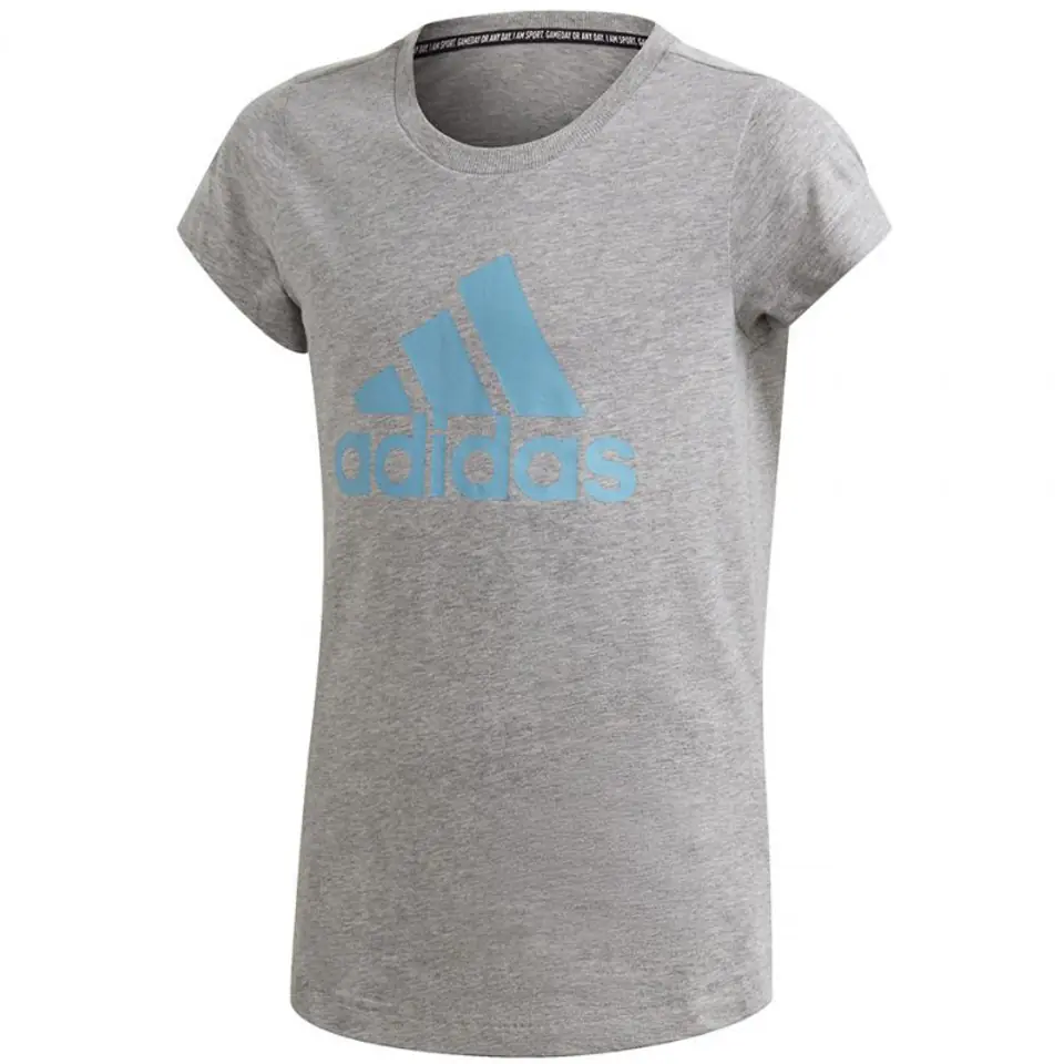 ⁨Koszulka adidas YG MH BOS Tee Junior (kolor Szary/Srebrny, rozmiar 128 cm)⁩ w sklepie Wasserman.eu