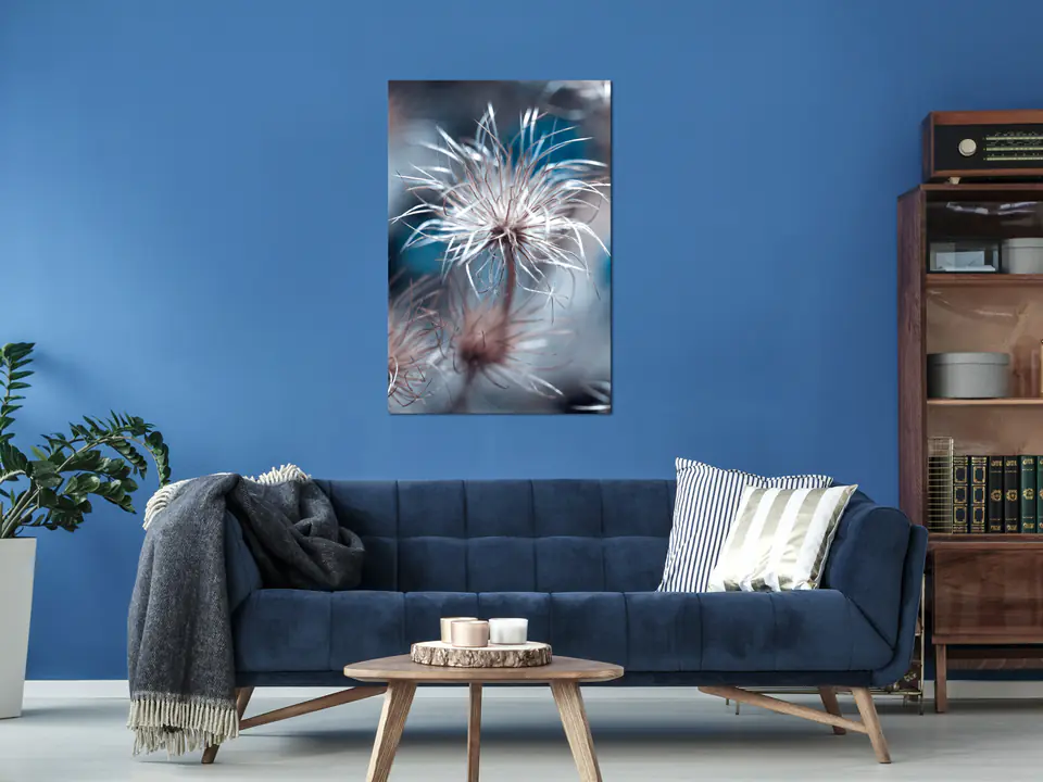 ⁨Obraz - Roślina w błękitach (1-częściowy) pionowy (rozmiar 20x30, wykończenie Premium Print)⁩ w sklepie Wasserman.eu