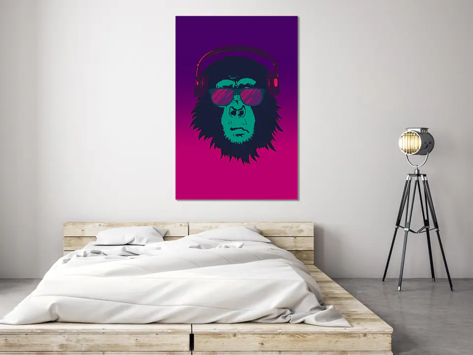 ⁨Obraz - Gangsta szympans (1-częściowy) pionowy (rozmiar 60x90, wykończenie Premium Print)⁩ w sklepie Wasserman.eu