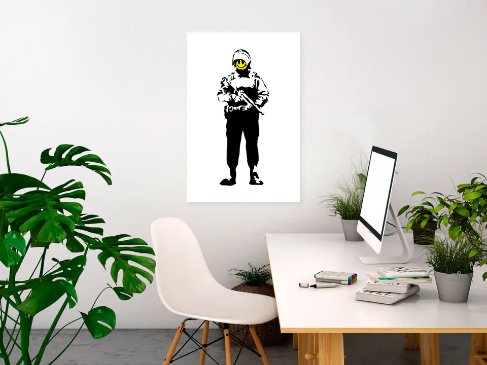 ⁨Obraz - Uśmiechnięty policjant (1-częściowy) pionowy (rozmiar 80x120, wykończenie Premium Print)⁩ w sklepie Wasserman.eu