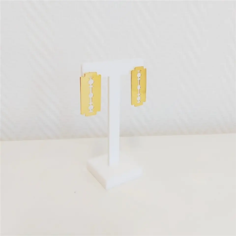⁨Razor blade earrings (P21/WIO/110AU)⁩ at Wasserman.eu