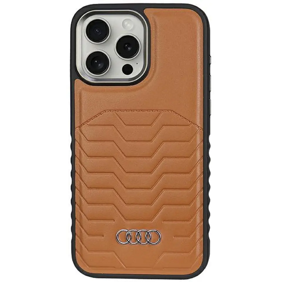 ⁨Audi Synthetic Leather MagSafe iPhone 15 Pro Max 6.7" brązowy/brown hardcase AU-TPUPCMIP15PM-GT/D3-BN⁩ w sklepie Wasserman.eu