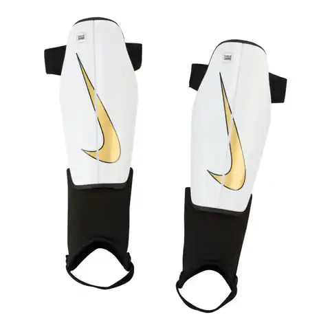 ⁨Ochraniacze piłkarskie Nike Charge Jr DX4610 (kolor Biały, rozmiar L (170-180cm))⁩ w sklepie Wasserman.eu
