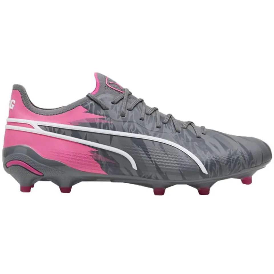 ⁨Buty piłkarskie Puma King Ultimate Rush FG/AG M 107824 (kolor Różowy. Szary/Srebrny, rozmiar 44.5)⁩ w sklepie Wasserman.eu