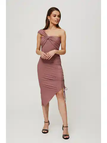 ⁨K187 Metaliczna sukienka ściągana na boku - pudrowa (kolor pudrowy róż, rozmiar XXL)⁩ w sklepie Wasserman.eu