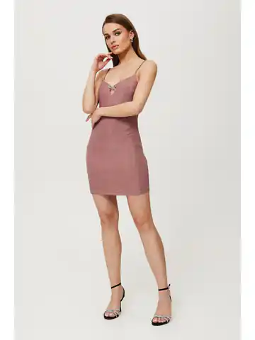 ⁨K191 Metaliczna sukienka mini z ozdobną aplikacją - pudrowa (kolor pudrowy róż, rozmiar XL)⁩ w sklepie Wasserman.eu