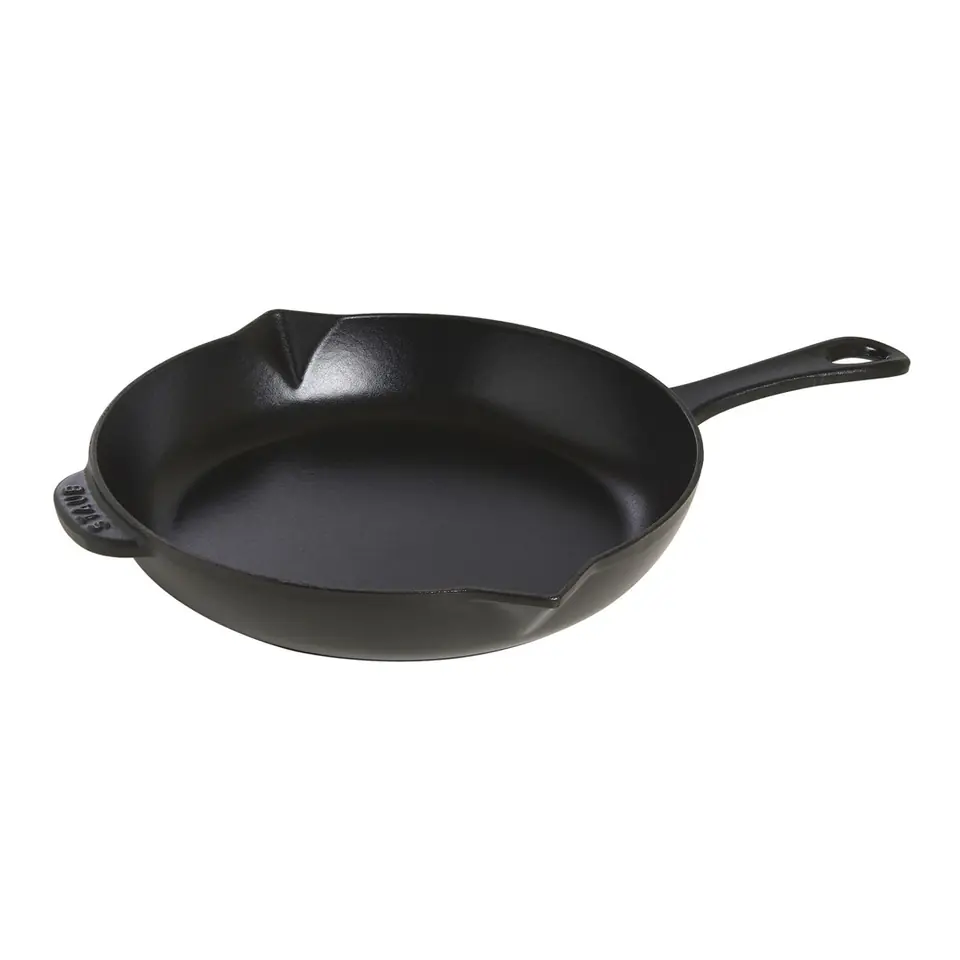 ⁨Patelnia żeliwna z metalowym uchwytem STAUB 40510-617-0 26 cm czarny⁩ w sklepie Wasserman.eu