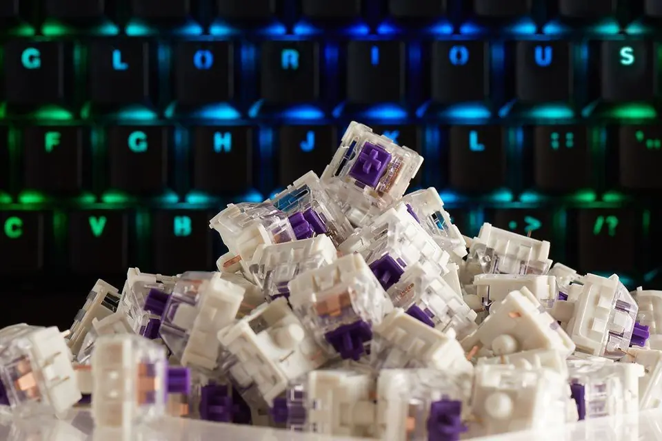 ⁨Glorious Kailh Pro Purple Switches (120 pieces)⁩ at Wasserman.eu