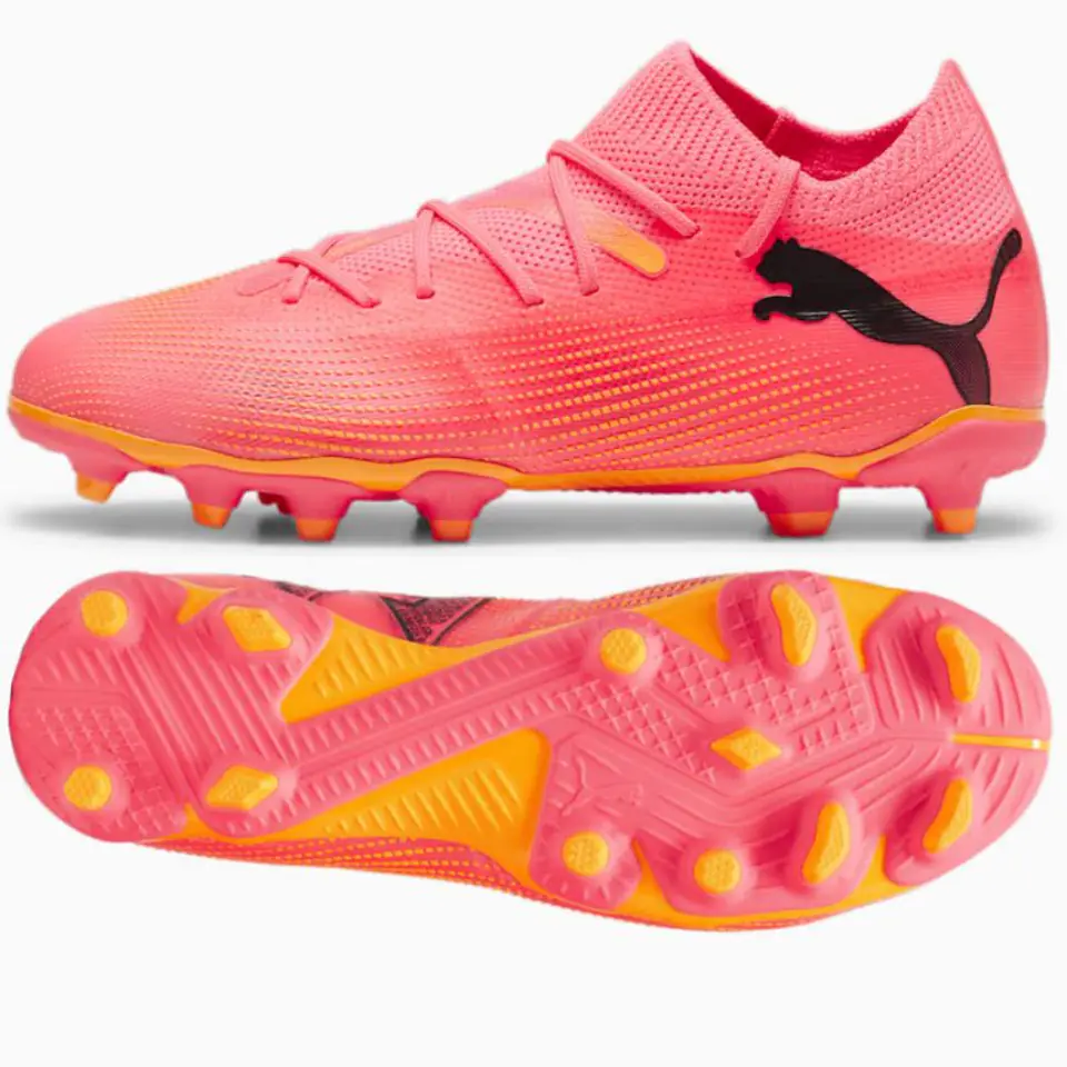 ⁨Buty piłkarskie Puma Future 7 Match FG/AG Jr 107729 (kolor Różowy, rozmiar 28)⁩ w sklepie Wasserman.eu