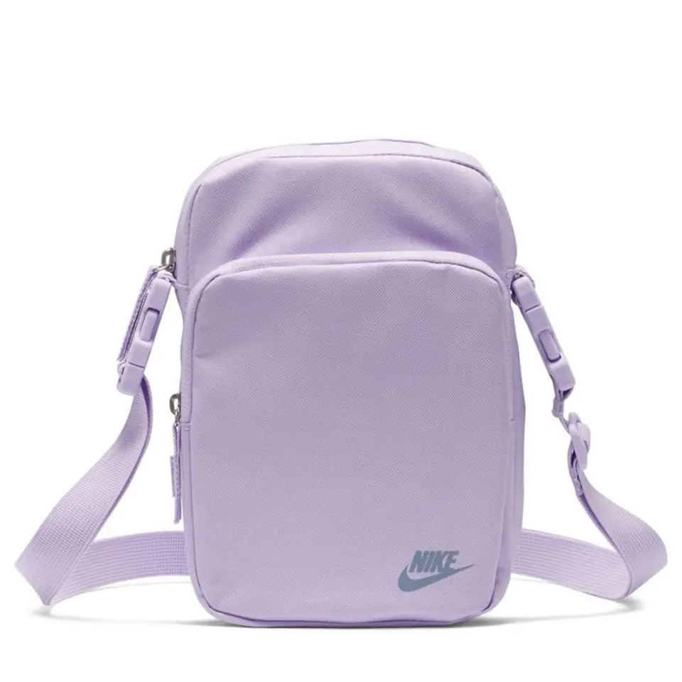 ⁨Saszetka Nike Heritage Crossbody Bag DB0456 (kolor Fioletowy)⁩ w sklepie Wasserman.eu