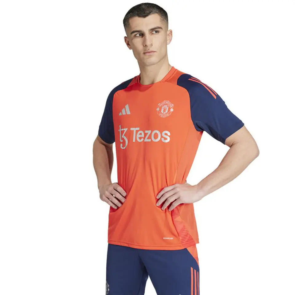 ⁨Koszulka adidas Manchester United Training JSY M (kolor Pomarańczowy, rozmiar M)⁩ w sklepie Wasserman.eu