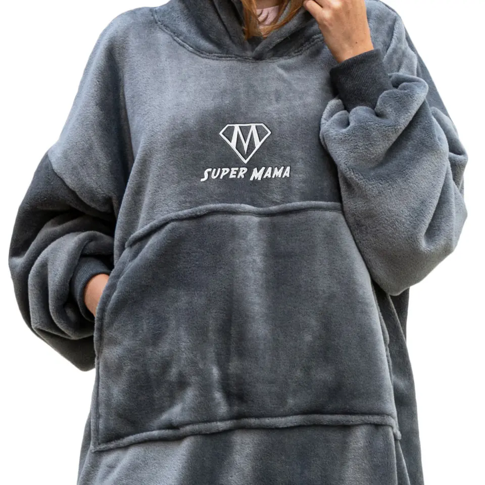 ⁨Bluzair SUPER MAMA - Bluza koc - Szary - prezent dla mamy - dzień mamy⁩ w sklepie Wasserman.eu