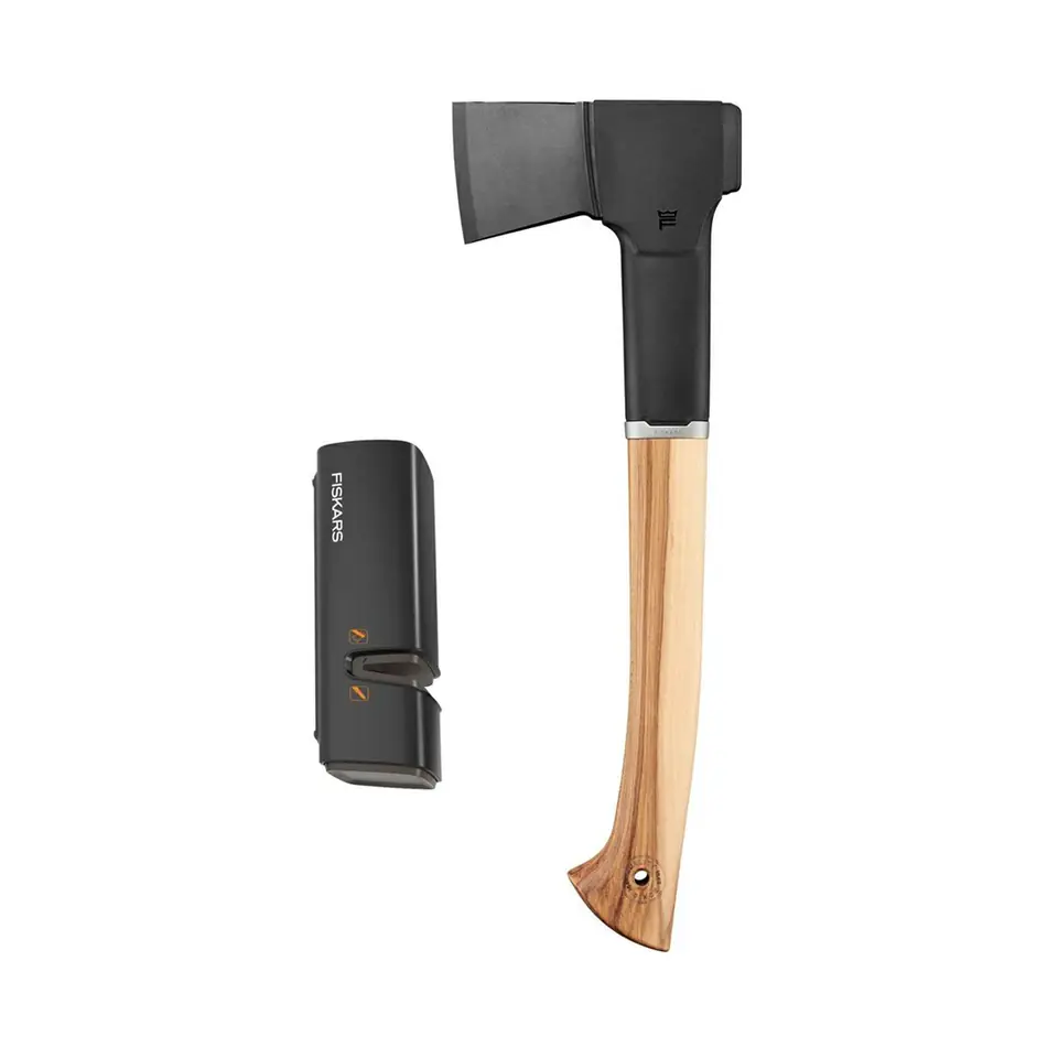 ⁨FISKARS CARPENTER'S AXE NORDEN N10 +SHARPENER⁩ at Wasserman.eu