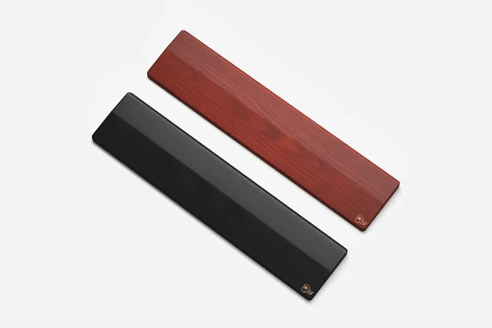 ⁨Glorious PC Gaming Race Wooden Keyboard Wrist Rest⁩ at Wasserman.eu