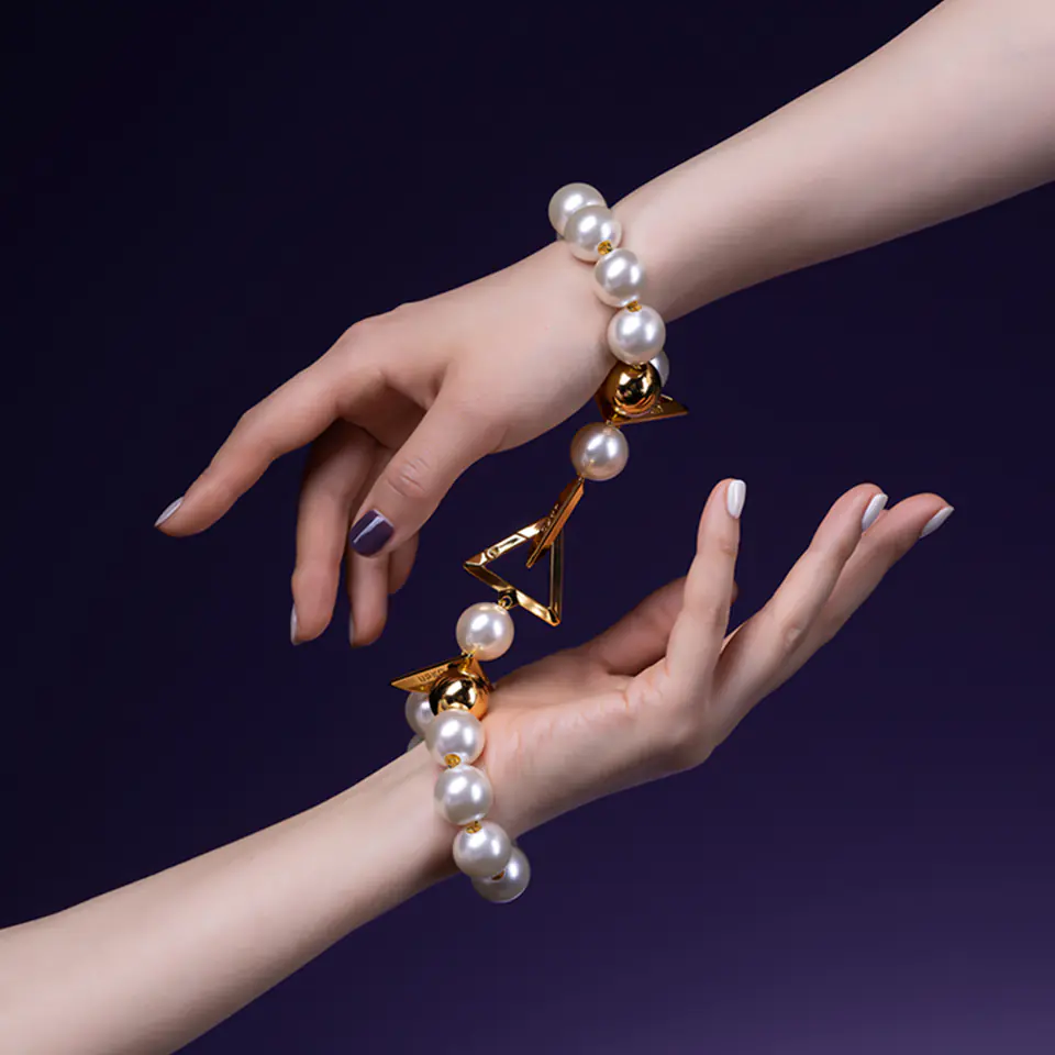 ⁨Upko Moist Eyes Pearl Bracelet / Handcuffs⁩ at Wasserman.eu