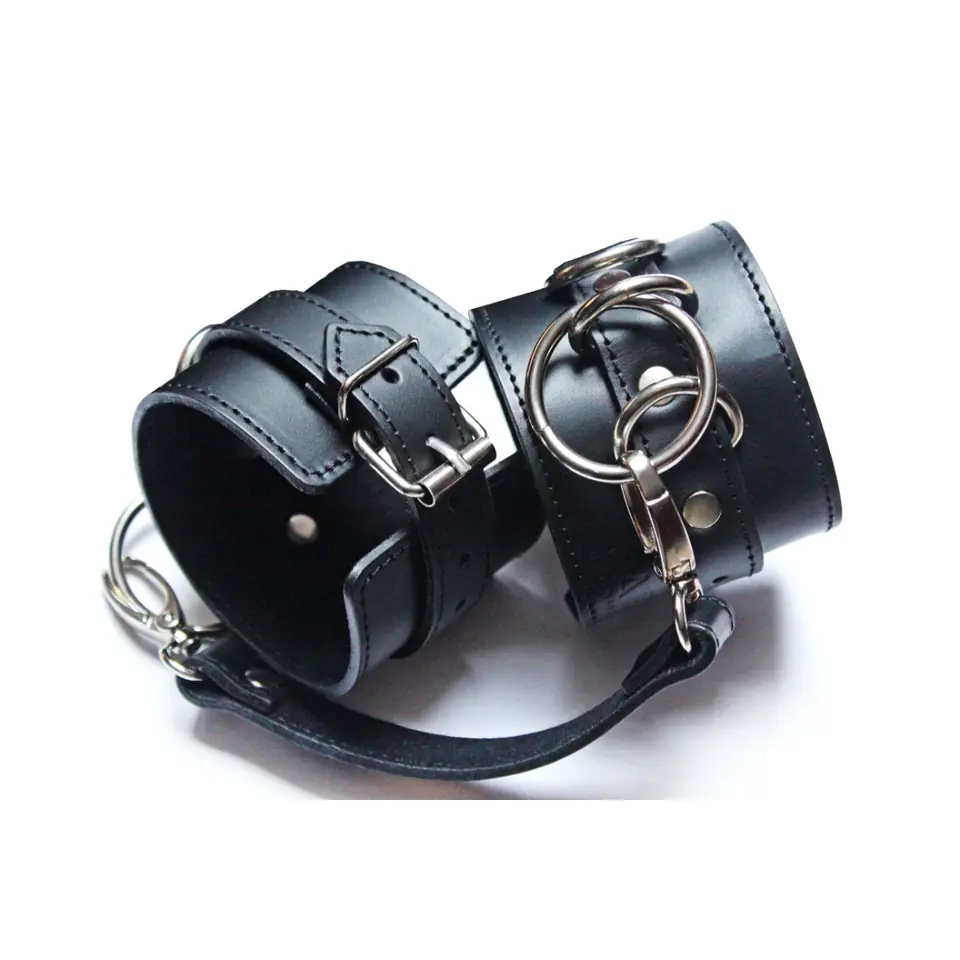 ⁨Leahter cuffs Megan black⁩ at Wasserman.eu