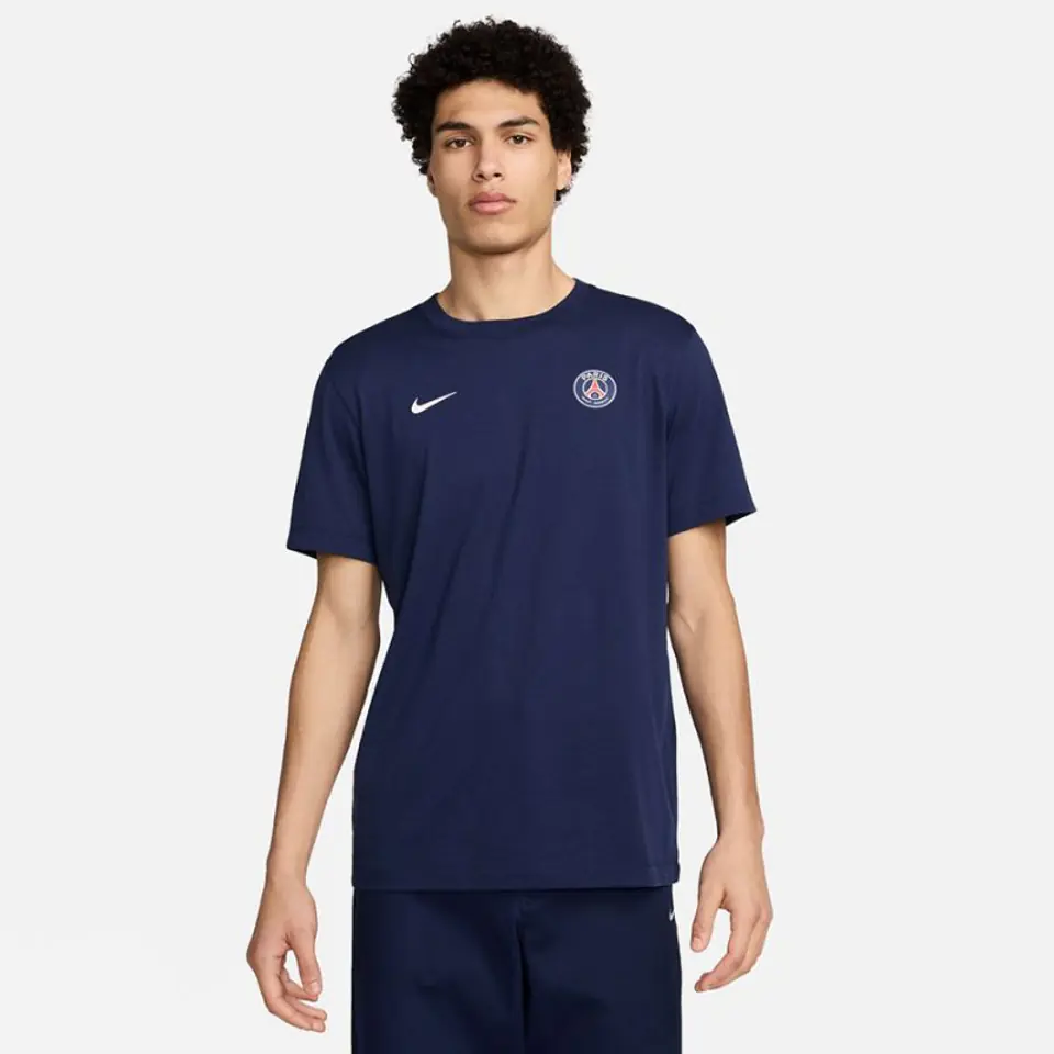 ⁨Koszulka Nike PSG Club Essential Tee M FV9083 (kolor Granatowy, rozmiar L)⁩ w sklepie Wasserman.eu