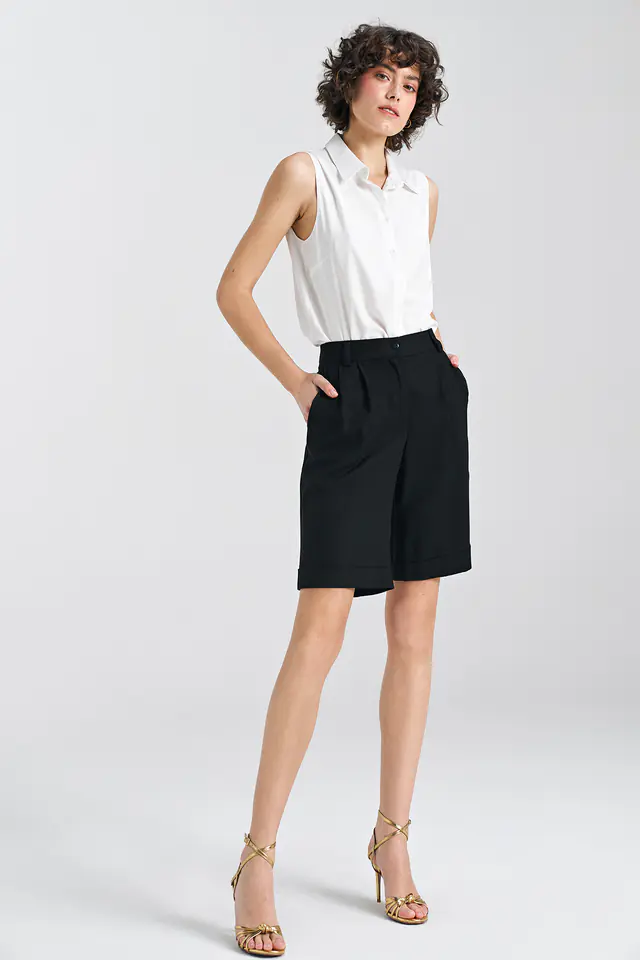 ⁨Krótkie, lniane spodnie typu szorty - czarny - SD86 (kolor czarny, rozmiar 40)⁩ w sklepie Wasserman.eu