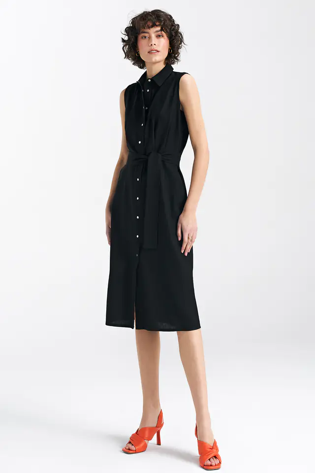 ⁨Sukienka bez rękawów, zapinana na napy - czarny  - S236 (kolor czarny, rozmiar 38)⁩ w sklepie Wasserman.eu