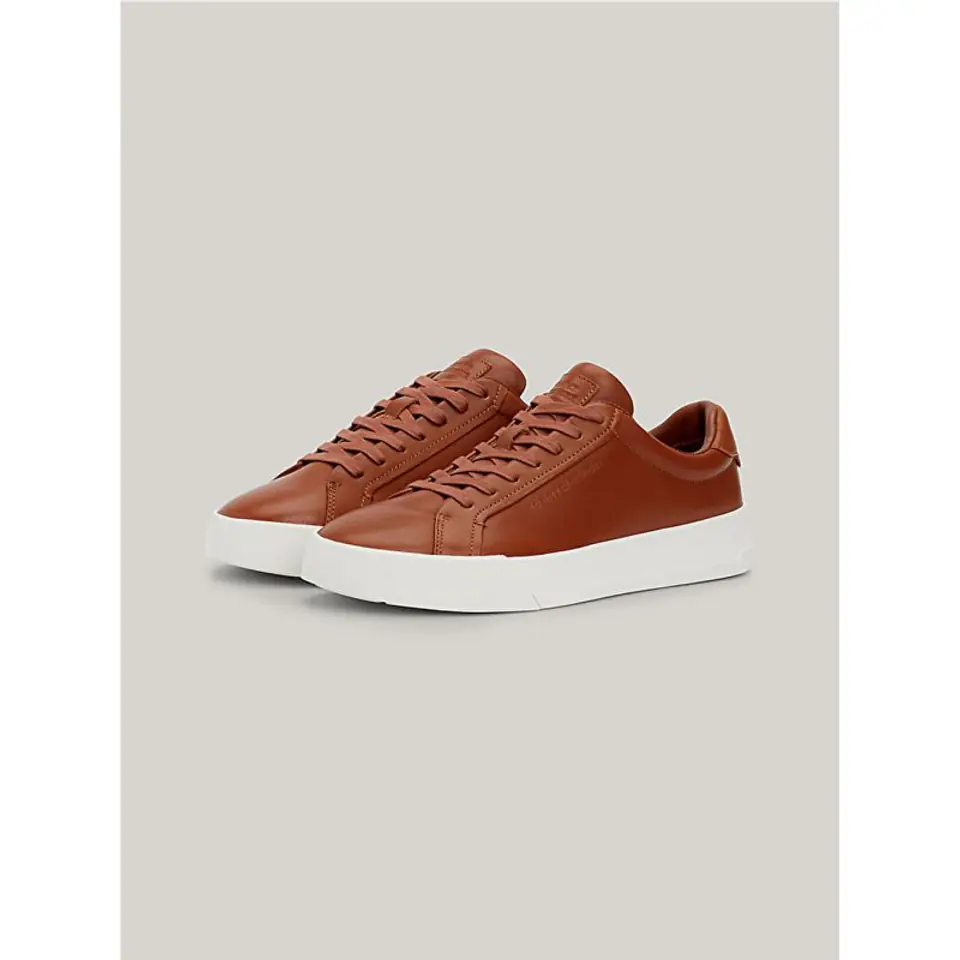 ⁨Buty Tommy Hilfiger Court Best Cognac M (kolor Brązowy, rozmiar 41)⁩ w sklepie Wasserman.eu