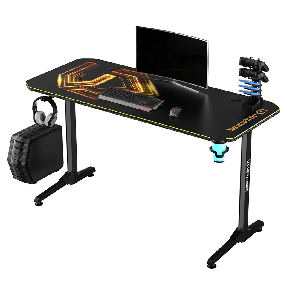 ⁨ULTRADESK Biurko dla gracza FRAG - GOLD V3, 140x60 cm, 76 cm, z podkładką pod mysz, uchwyt na słuchawki i napój⁩ w sklepie Wasserman.eu