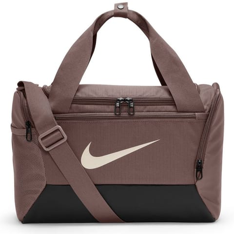 ⁨Torba Nike Brasilia DM3977 (kolor brązowy)⁩ w sklepie Wasserman.eu