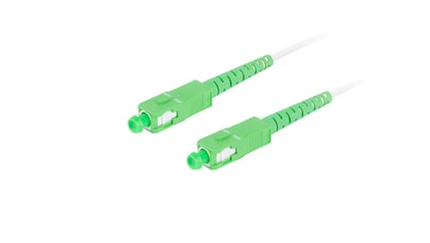 ⁨PATCHCORD ŚWIATŁOWODOWY SM SC/APC-SC/APC SIMPLEX 3.0MM LSZH G657A2 2.5M BIAŁY LANBERG⁩ w sklepie Wasserman.eu