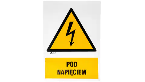 ⁨Samoprzylepna tabliczka ostrzegawcza /POD NAPIĘCIEM 148X210/ 2EOA/Q4/F⁩ w sklepie Wasserman.eu