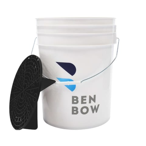 Benbow 000782 - białe wiadro detailingowe 20L z czarnym separatorem w sklepie Wasserman.eu