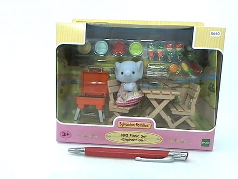 ⁨Sylvanian Families Piknik rodziny słoni zestaw z figurką 5640⁩ w sklepie Wasserman.eu