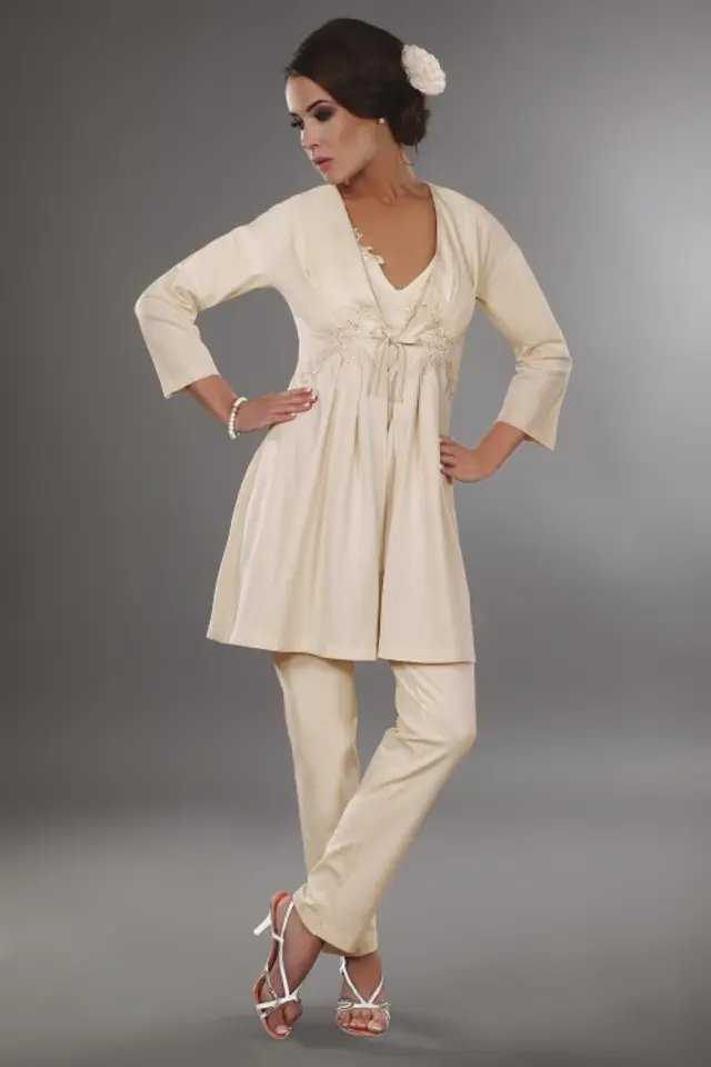 ⁨Suri bathrobe beige (size L)⁩ at Wasserman.eu