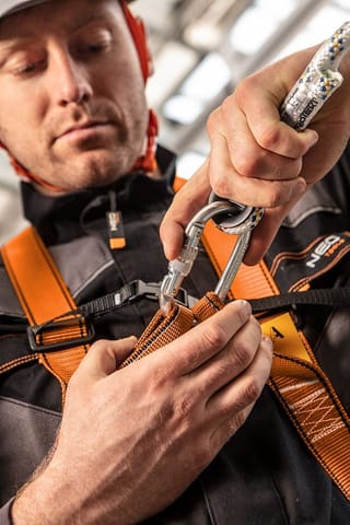 ⁨NEO tools 97-101 climbing belay device⁩ at Wasserman.eu