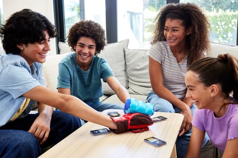 ⁨Games Rock ‘Em Sock ‘Em Robots Fight Cards⁩ at Wasserman.eu